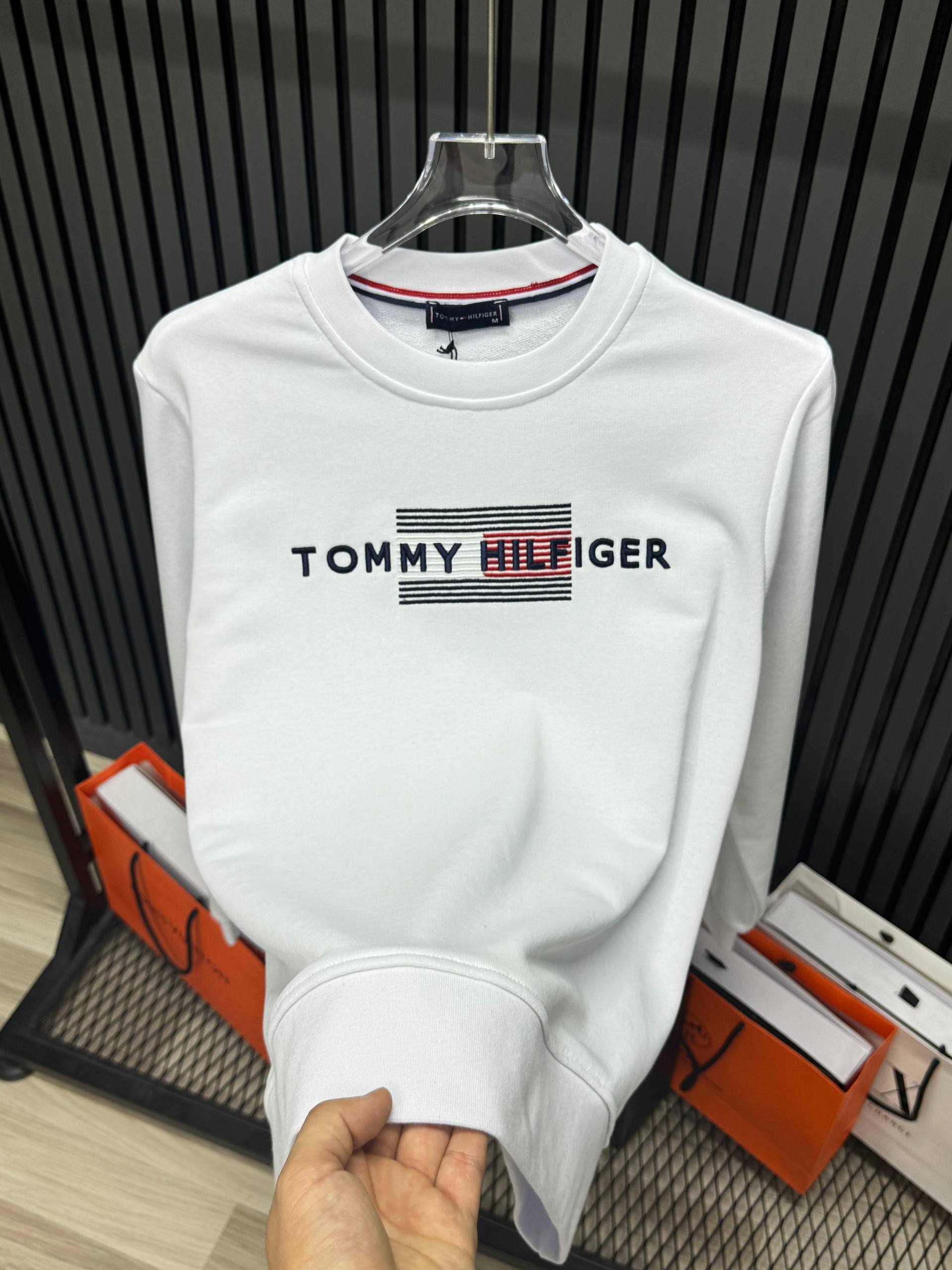 White Tommy Hilfiger Sweatshirt